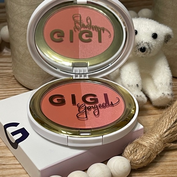 Gigi Gorgeous Other - GIGI GORGEOUS Blush and Bronzer Duo in Authentic + Pride